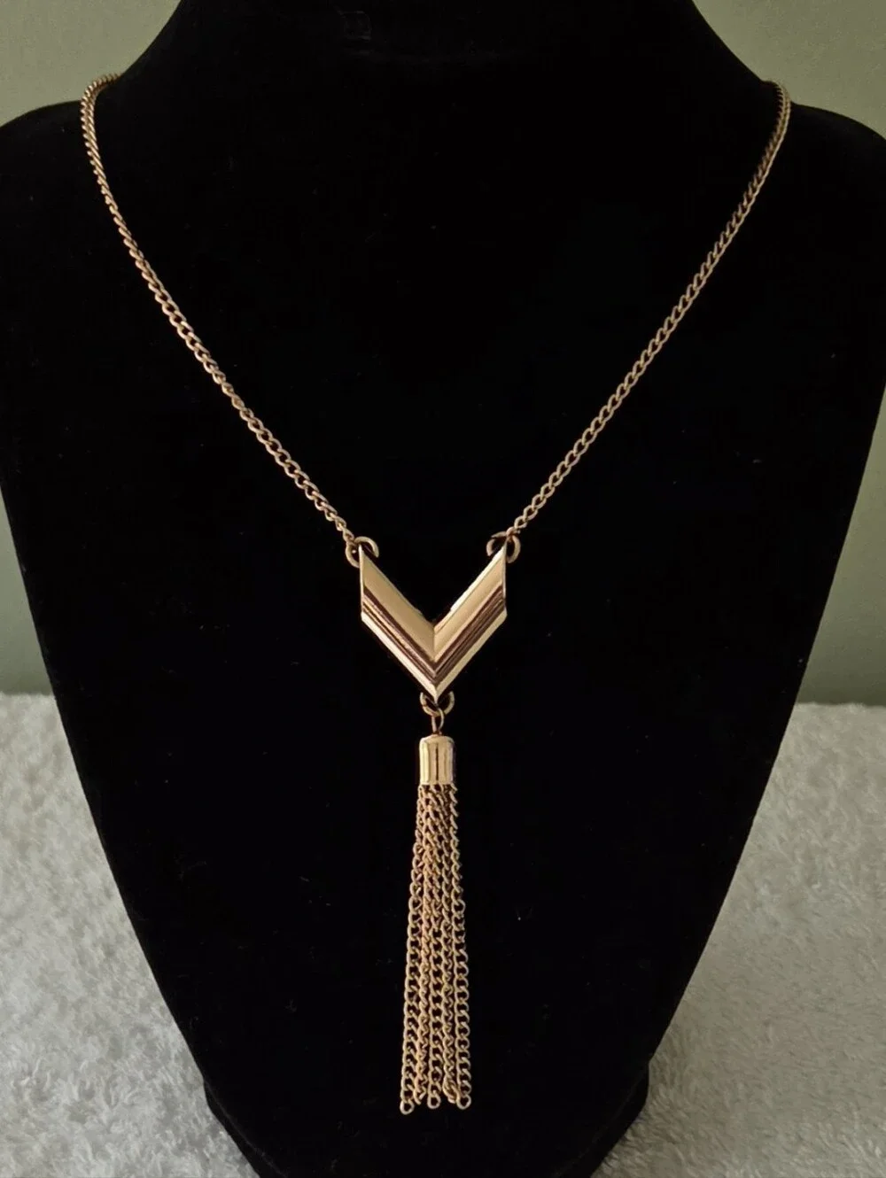 Vintage Gold Tone Chevron Tassel Fringe Pendant Necklace 18